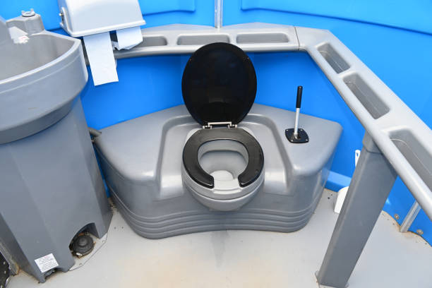 Best Luxury portable toilet rental  in Lomira, WI